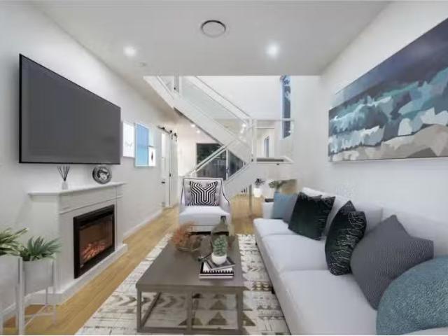 Cozy 4C Henley Avenue, Kiama Townhouse for rent Listed by Han.