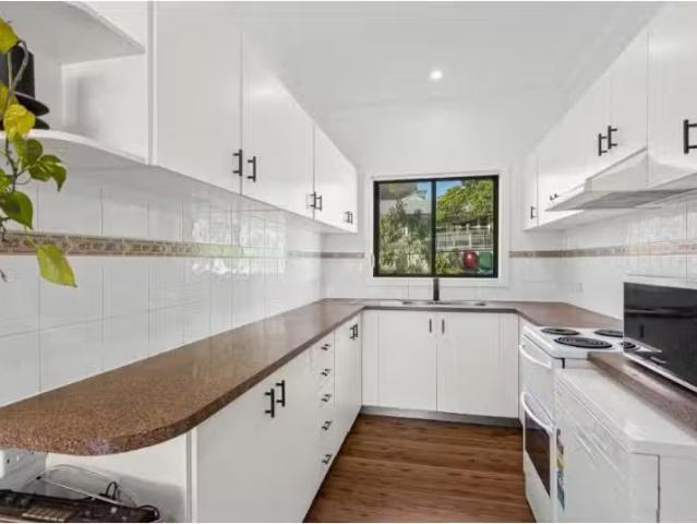 New 54 Farmborough Road, UNANDERRA House for rent Listed by T.