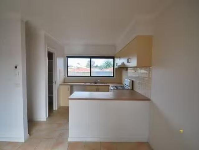 Charming 5/6 STATION Street, Cranbourne VIC 3977 Unit For Le.