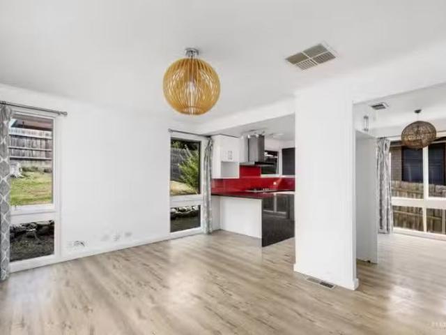 Unique 56 Settlement Road, Bundoora VIC 3083 House Auction