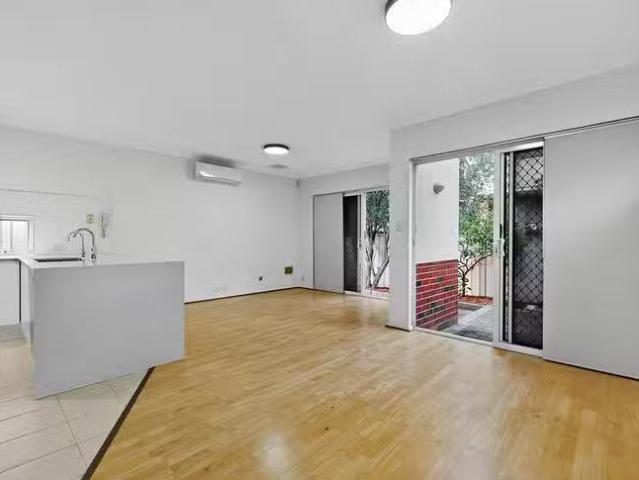 Unique 5/77 King George Street, Victoria Park, WA 6100