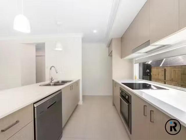 Charming 57 Cornwall Street, Pallara, QLD 4110