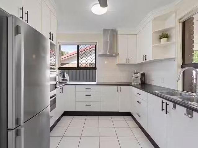 For Rent! 57 Peverell Street, Hillcrest, QLD 4118