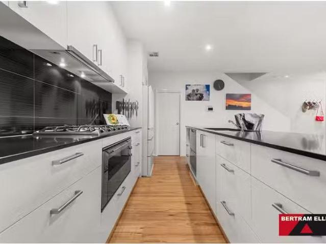 For Rent! 58 Edgeworth Parade, Coombs Townhouse for rent List.