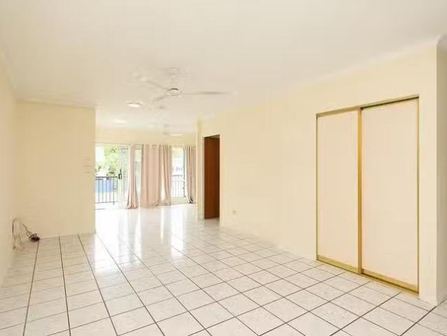 Just in! 5/8 10 Ascot Avenue, Westcourt, QLD 4870