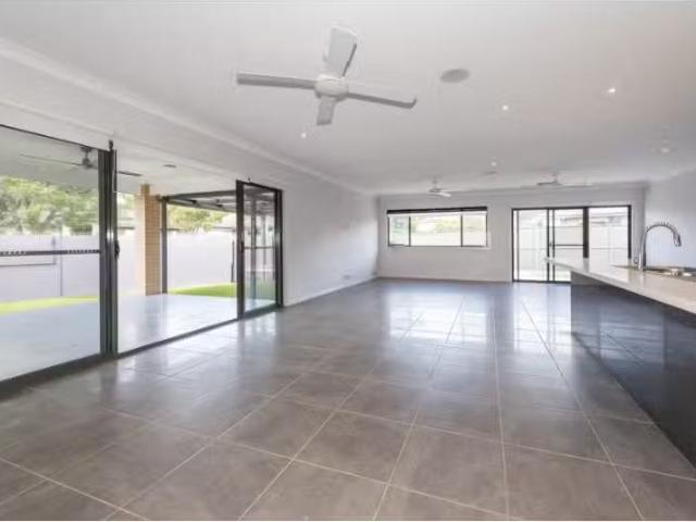 Nice 59 Moluccana Crescent, Ropes Crossing House for rent Lis.