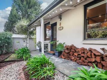 Deal! 505 Mount Barker Road, BRIDGEWATER, SA 5155 House for.