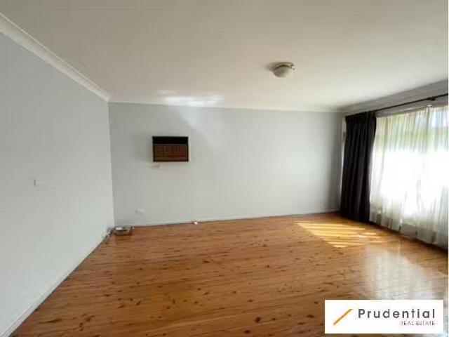Unique 50 Myee Road, MACQUARIE FIELDS House for rent Listed b.