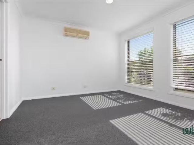 Cozy 50 Hargreaves Circuit, Metford House for rent Listed by.