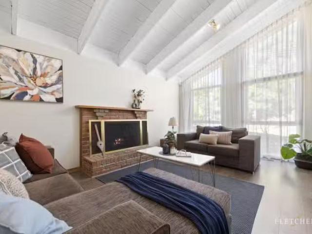 Nice 50 Settlers Hill Crescent, Croydon Hills VIC 3136 House.