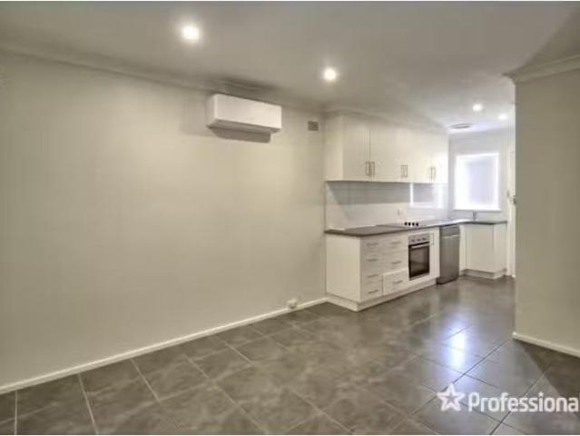 Charming 5/10 Sherwood Avenue, KOORINGAL Apartment for rent L.