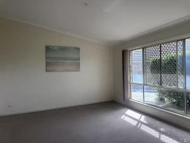Cozy 5/137 Freshwater Street, Torquay, QLD 4655