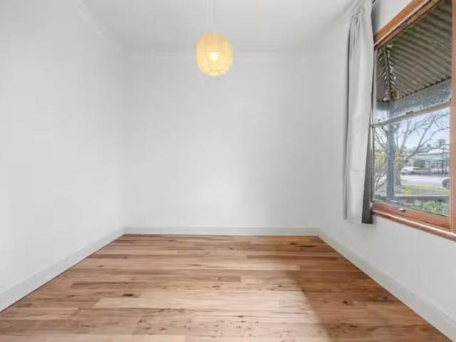 Deal! 517 Doveton St N, Soldiers Hill VIC 3350 House For Lease