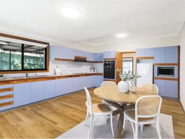 Cozy 51 Bassett Street, Fairy Meadow House for rent Listed by.