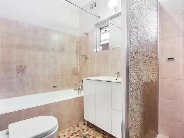 Rental! 51 Berith Street, Kingsgrove, NSW 2208