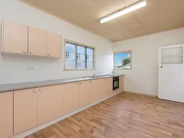 Deal! 51 Palmer Avenue, Golden Beach, QLD 4551