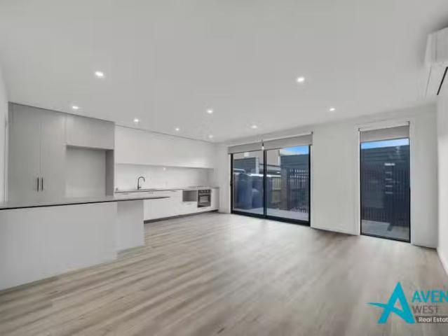 Cozy 51 Ribbonwood Crescent, Sunshine North VIC 3020