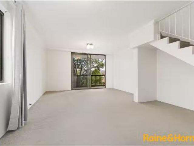 Charming 5/1 5 Parraween Street, Cremorne Apartment for rent.