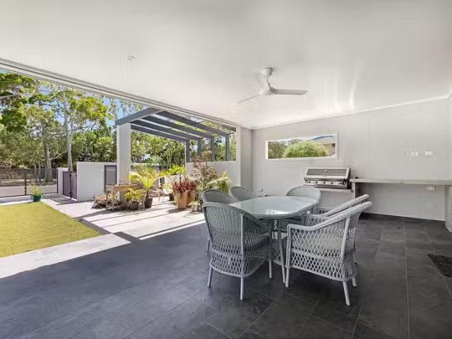 Charming 527 Esplanade, Urangan, QLD 4655