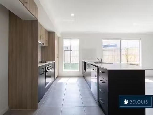 Just in! 52 Dominique Way, Flinders View, QLD 4305