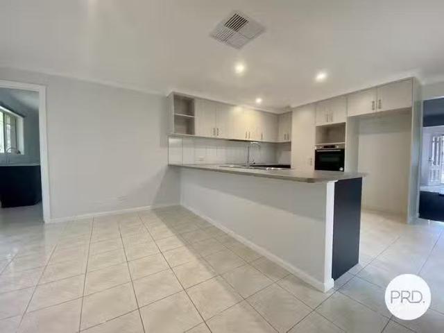 Cozy 52 Greentree Way, West Albury, NSW 2640