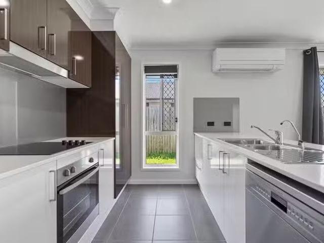 Cheap 52 John Crescent, Pimpama, QLD 4209