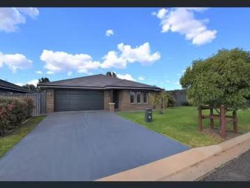 Cheap 52 Kurrajong Road, Gunnedah House for rent Listed by Ra.