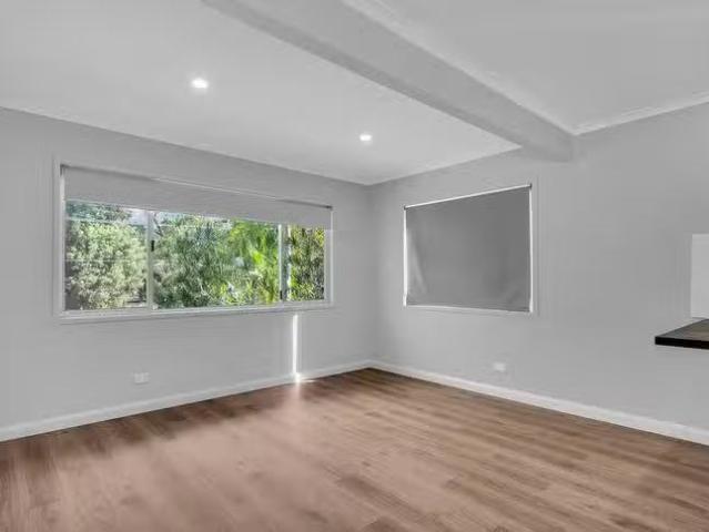 Just in! 52 Kolora Crescent, Ferny Hills, QLD 4055