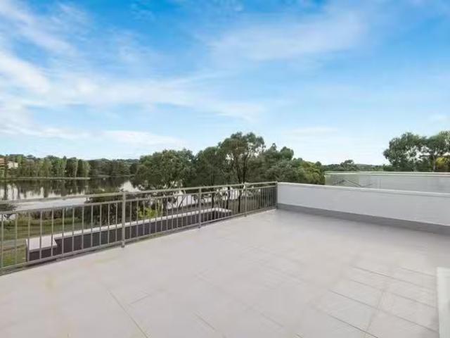 Deal! 52 Phyllis Ashton Circuit, Gungahlin, ACT 2912