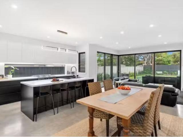 Deal! 52b Murranar Road, Towradgi House for rent Listed by Ya.
