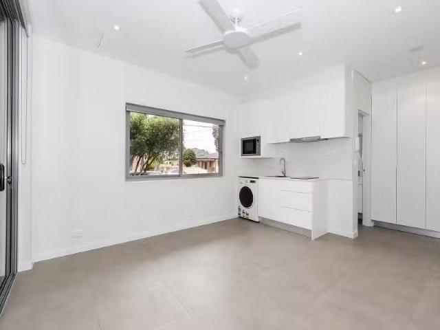 New 5/33 Hampden Street, Beverly Hills Apartment for rent Lis.