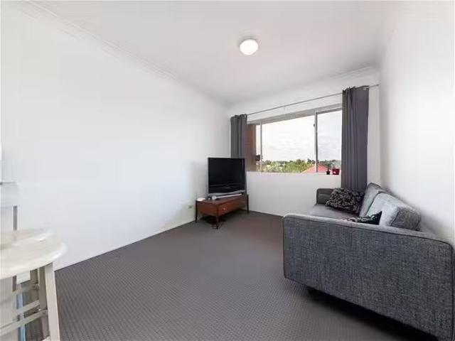Just in! 5/35 Qualtrough Street, Woolloongabba, QLD 4102