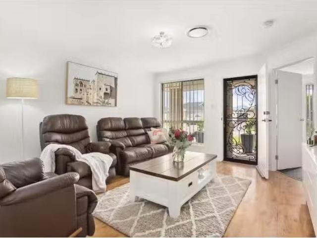 Deal! 53 Coburn Circuit, Metford House for rent Listed by Nat.