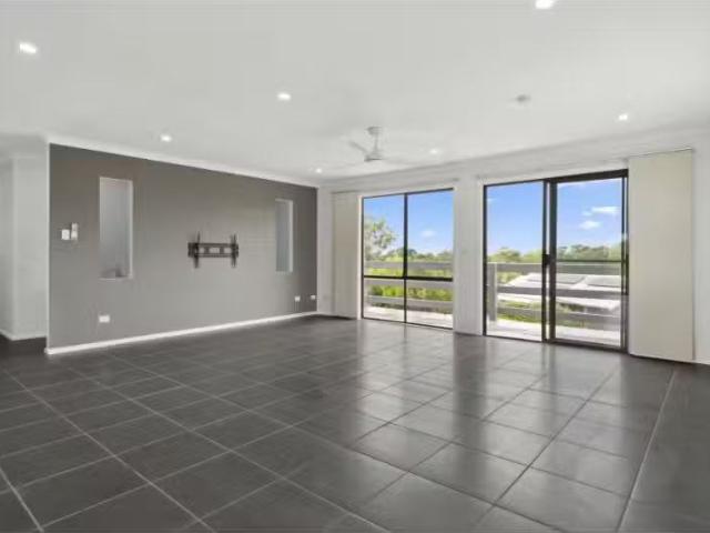 Cozy 5 Campbell Street, Safety Beach House for rent Listed by.