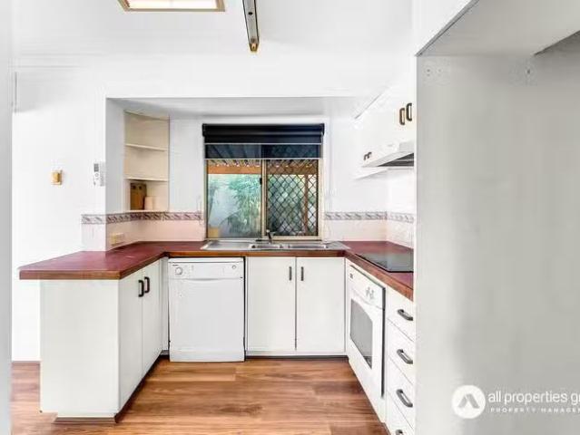 Nice 5 Ashwood Close, Hillcrest, QLD 4118