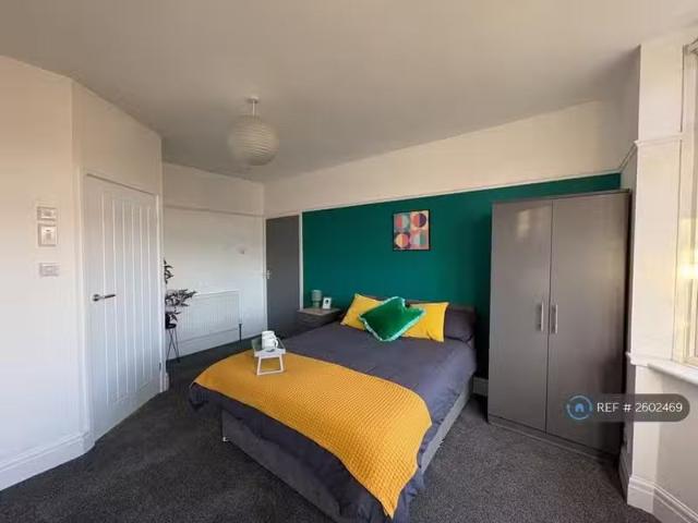 Cozy 5 BA 1 bedroom house share for rent in Field Road, Doncas.
