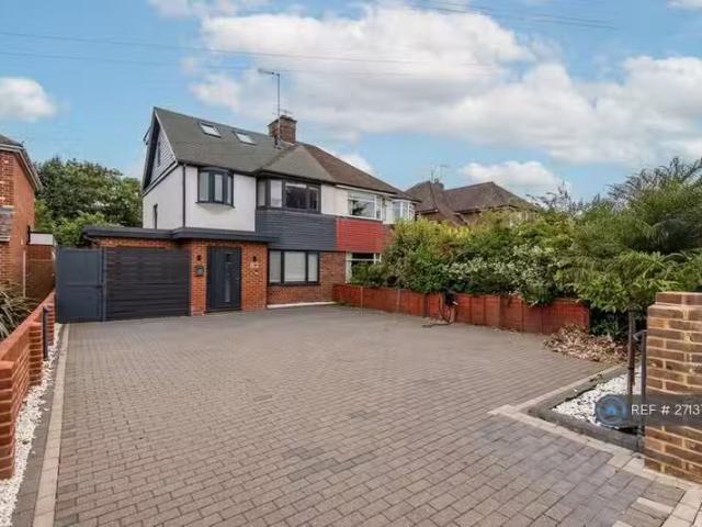 Cozy 5 BA 5 bedroom semi detached house for rent in Chesswood.