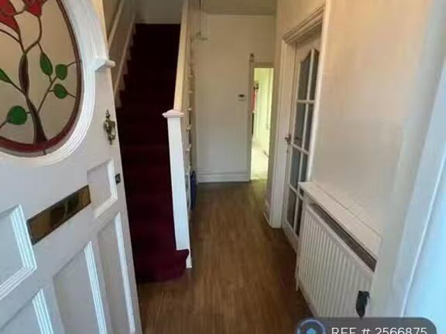 Nice 5 bedroom terraced house for rent in Stapleton Road, Bris.