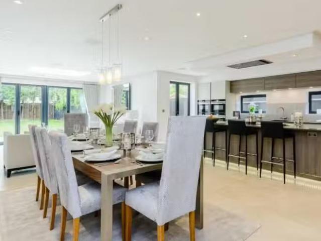 Unique 5 bedroom detached house for rent in Upland Drive, Broo.