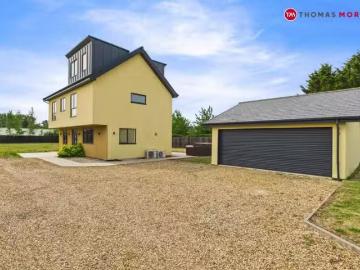 Cozy 5 bedroom detached house for rent in Mill Road, Fen Drayt.