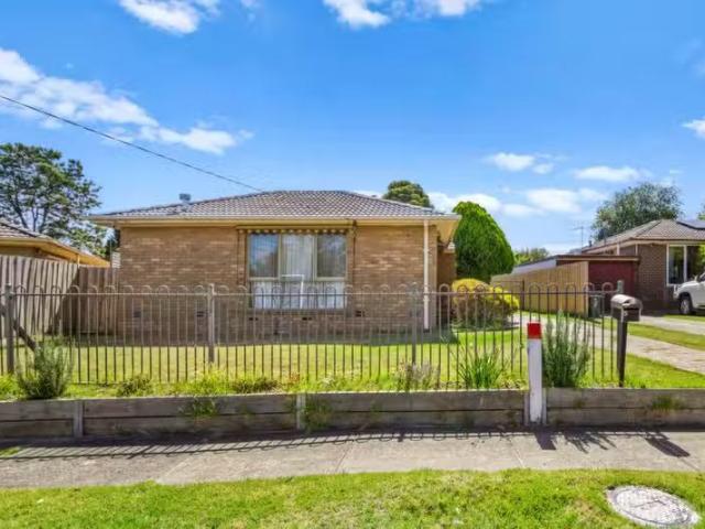 Just in! 5 Benong Place, Frankston VIC 3199 House For Lease