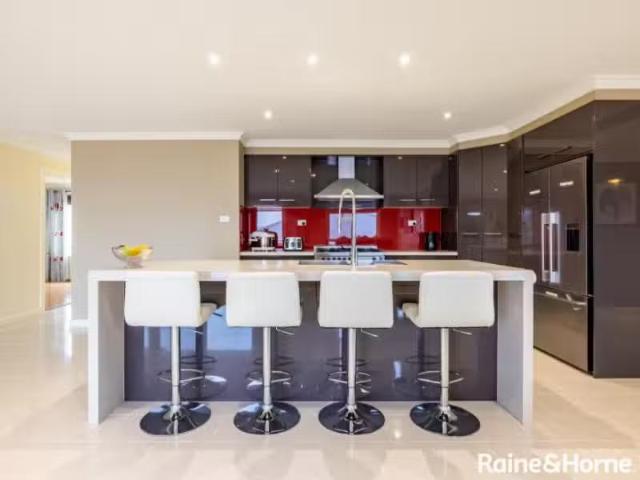 For Rent! 5 Blackwood Close, KELSO House for rent Listed by R.