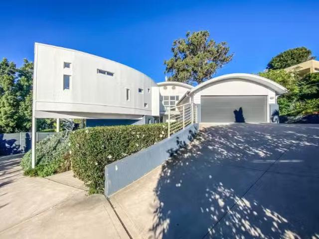 Nice 5 BR 3 Bonito Street, CORLETTE House for rent Listed by.