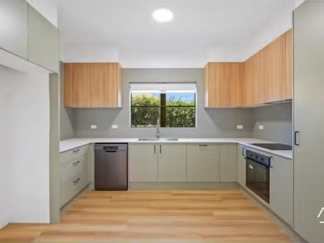 Cozy 5 BR 117 Paine Street, Maroubra House for rent Listed by.