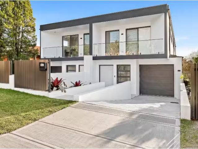 Nice 5 BR 15B Cumberland Street, Georges Hall House for rent.