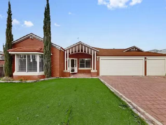 Charming 5 BR 17 Playford Mews, LANDSDALE, WA 6065 House for.