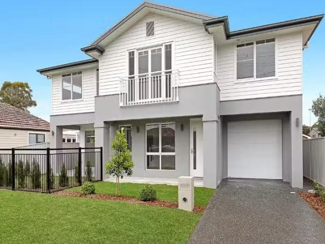 Rental! 5 BR 1a Catherine Street, Gwynneville House for rent.