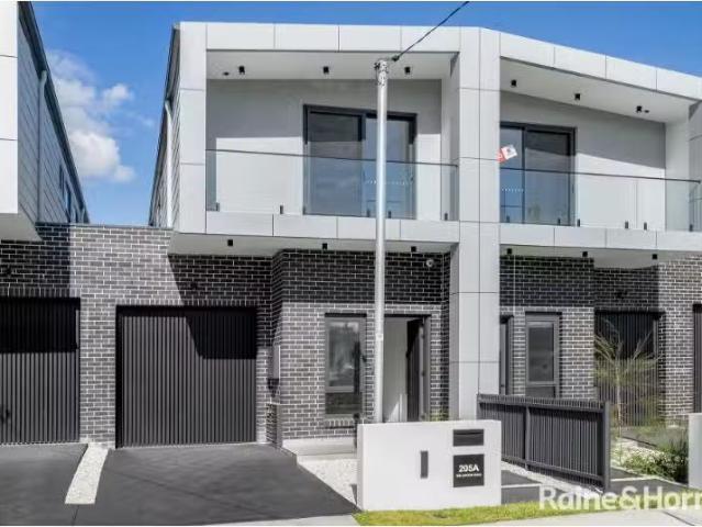 Rental! 5 BR 205A Wellington Road, CHESTER HILL Townhouse for.