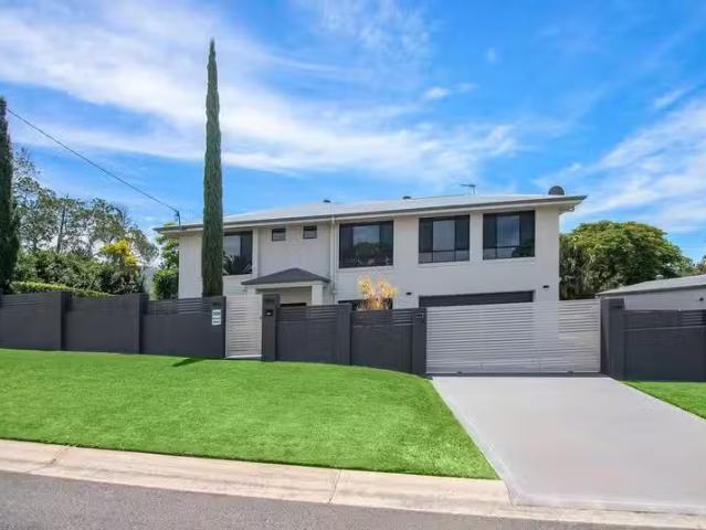 Charming 5 BR 20A Herbert Street, UPPER COOMERA, QLD 4209 Ho.