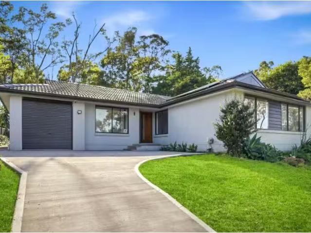 New 5 BR 33 Hutchins Crescent, Kings Langley House for rent L.